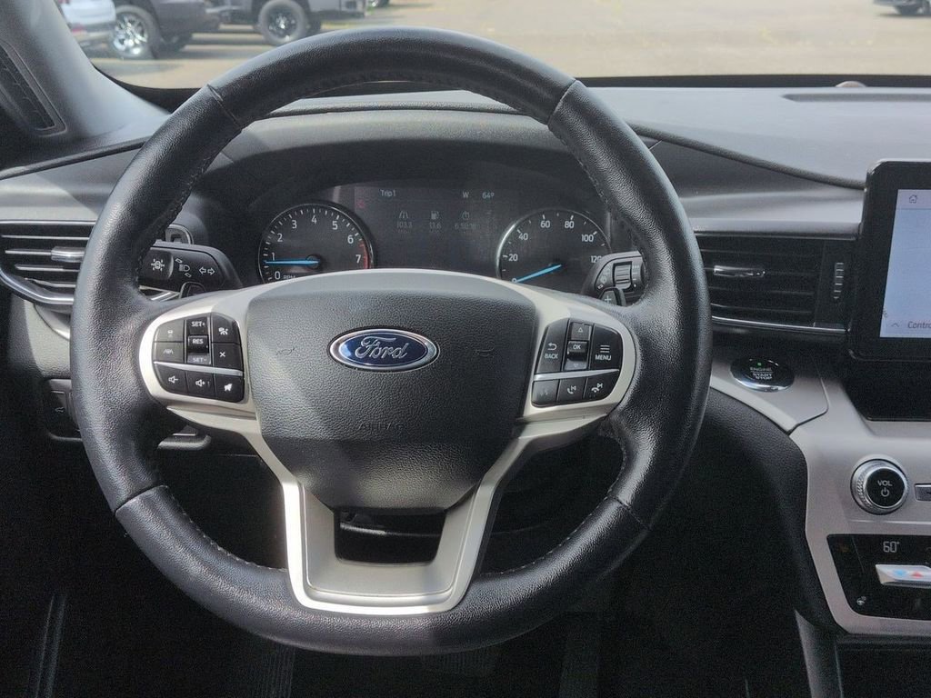 Used 2021 Ford Explorer XLT w/ Equipment Group 202A AWD/4WD image 14