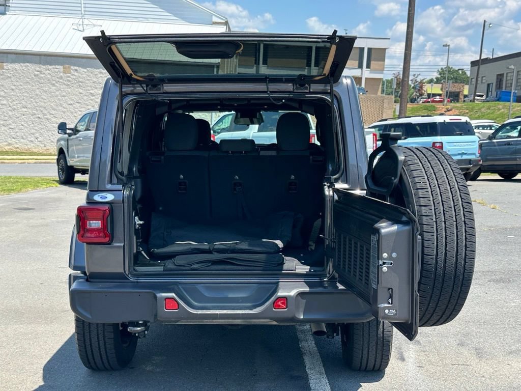 Used 2025 Jeep Wrangler Unlimited Sahara AWD/4WD image 38