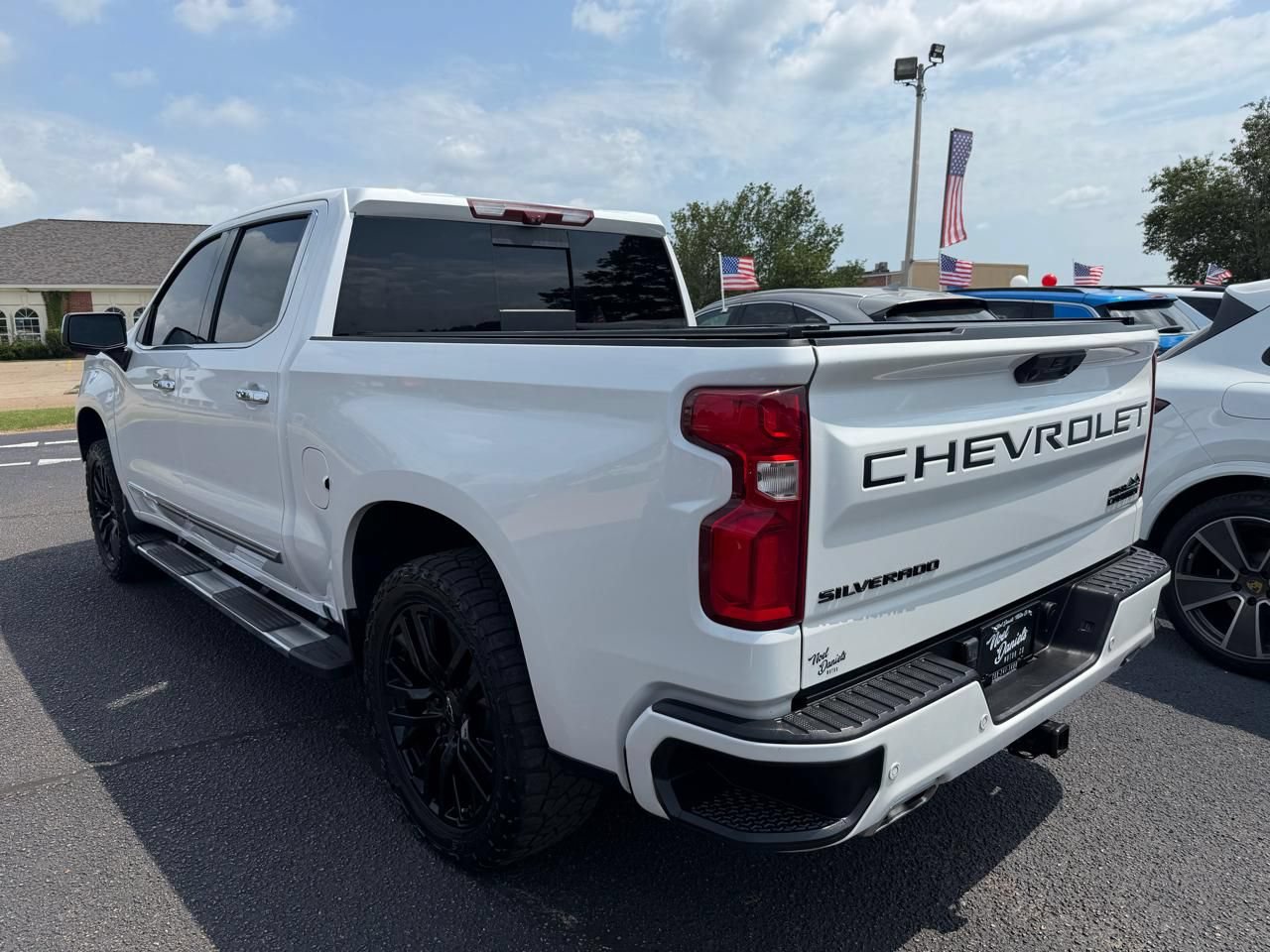 Used 2023 Chevrolet Silverado 1500 High Country w/ High Country Premium Package AWD/4WD image 7