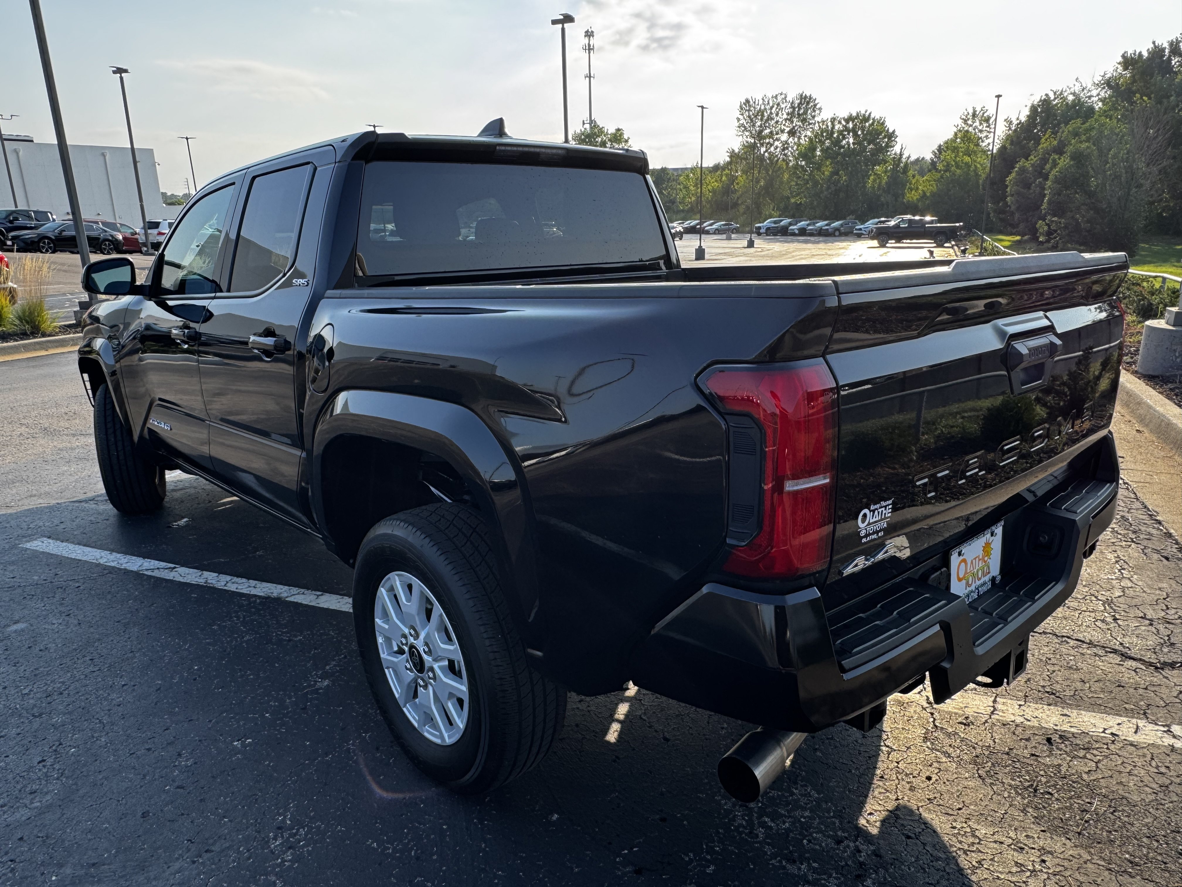 Certified 2025 Toyota Tacoma SR5 AWD/4WD image 11