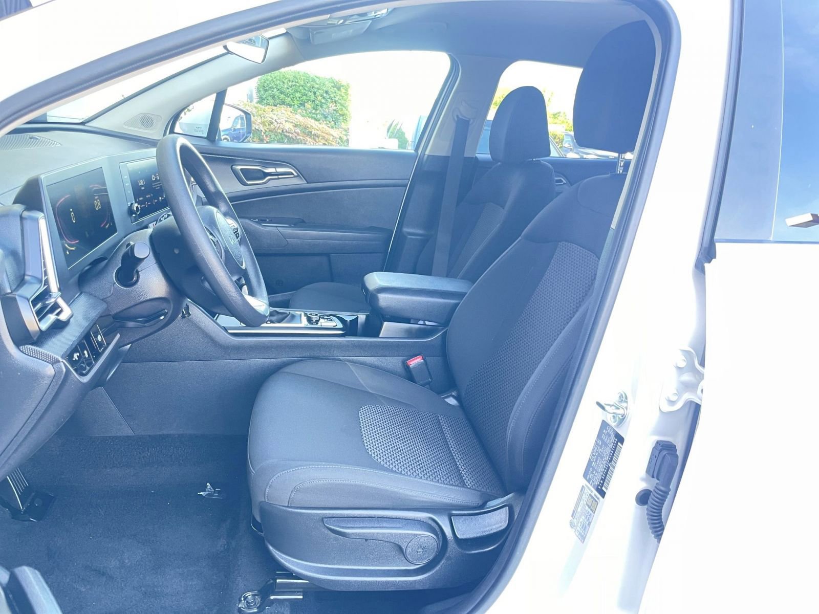 Used 2025 Kia Sportage LX image 36