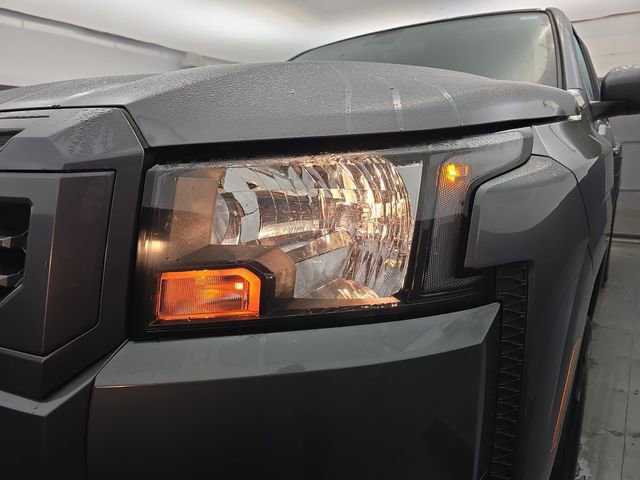 Used 2025 Nissan Frontier SV image 14