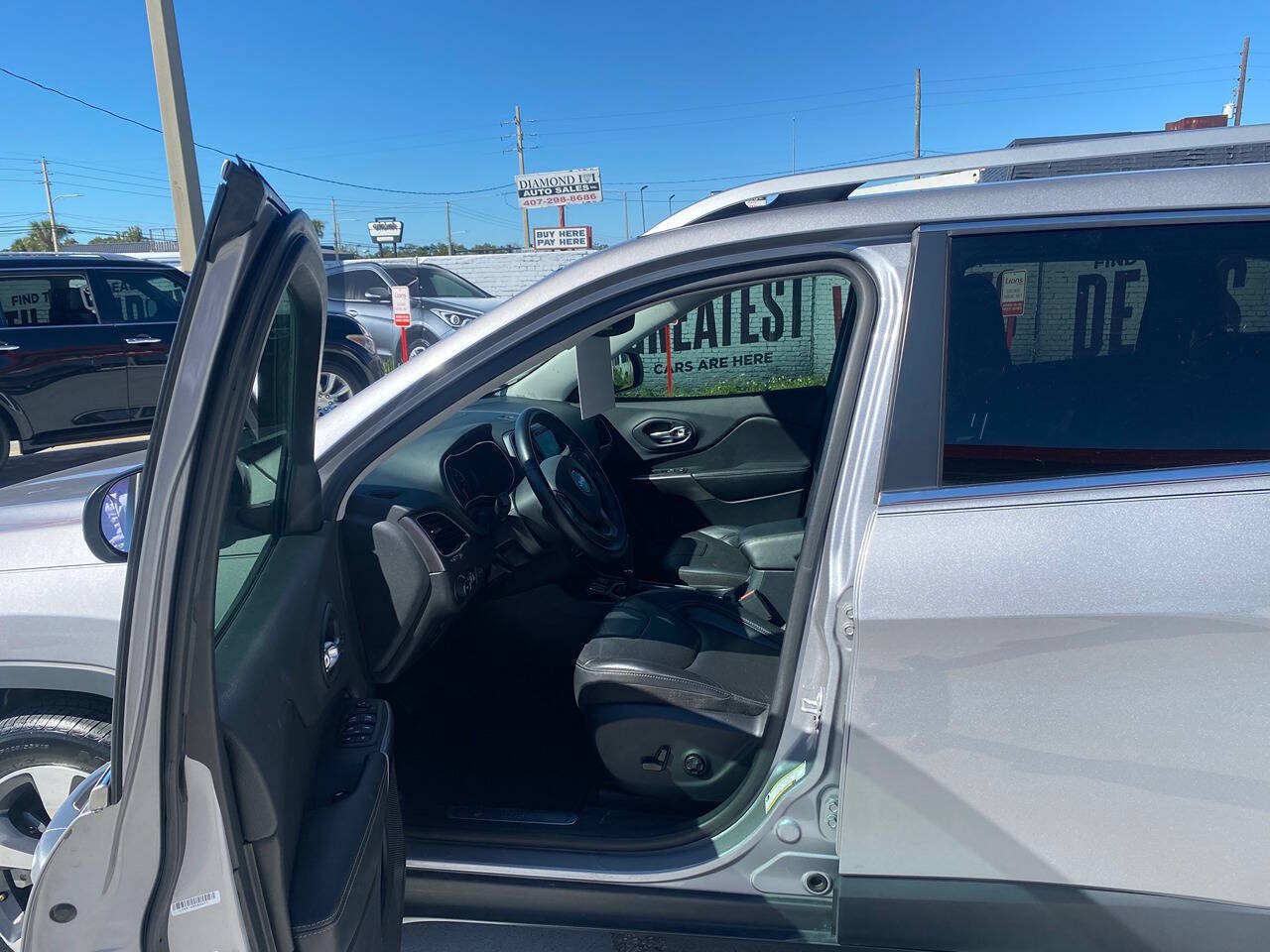 Used 2019 Jeep Cherokee Limited FWD image 7