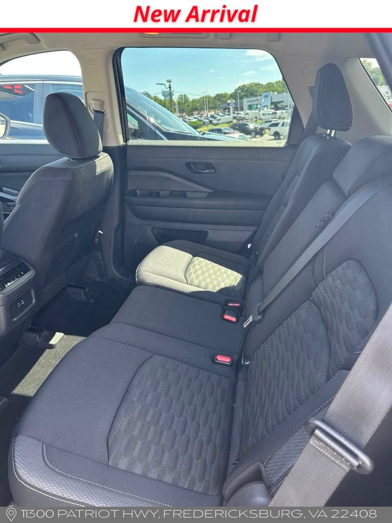 Used 2024 Nissan Pathfinder SV AWD/4WD image 3