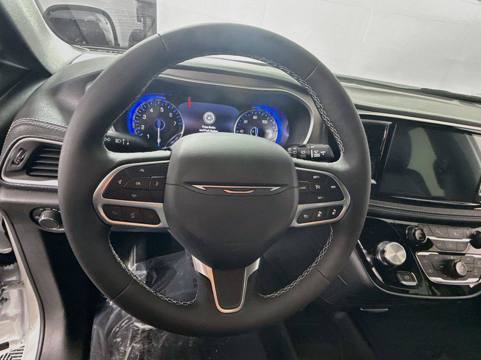 New 2027 Chrysler Pacifica Select AWD/4WD image 5