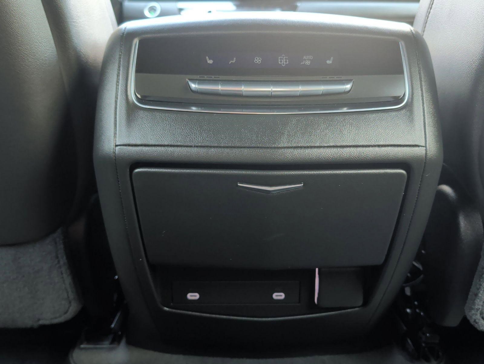 Used 2021 Cadillac Escalade Premium Luxury image 24