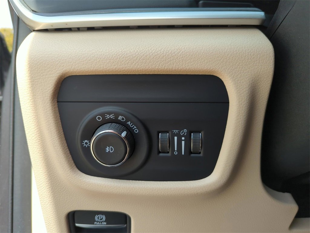 Used 2022 Jeep Grand Cherokee Limited image 35