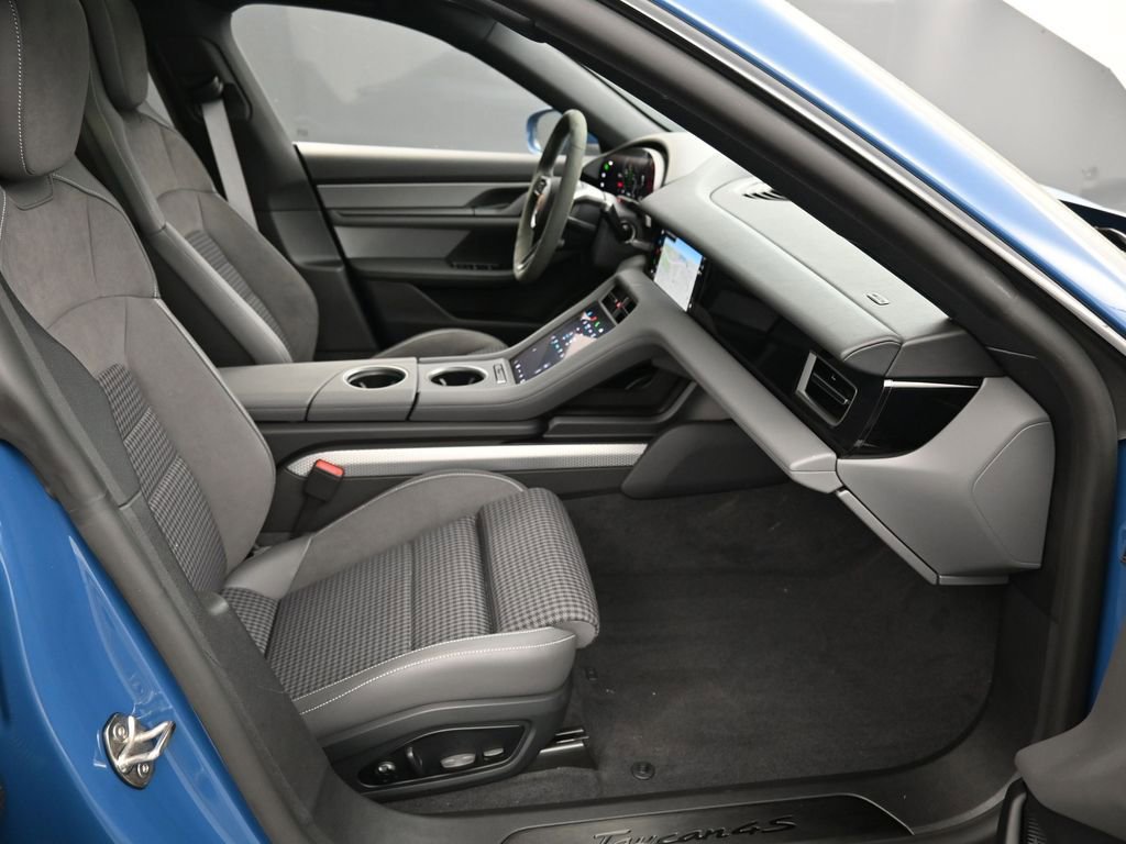 Certified 2025 Porsche Taycan 4S image 28