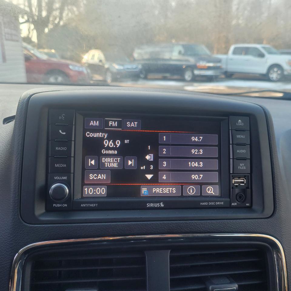 Used 2018 Dodge Grand Caravan SE w/ UConnect Hands-Free Group image 18