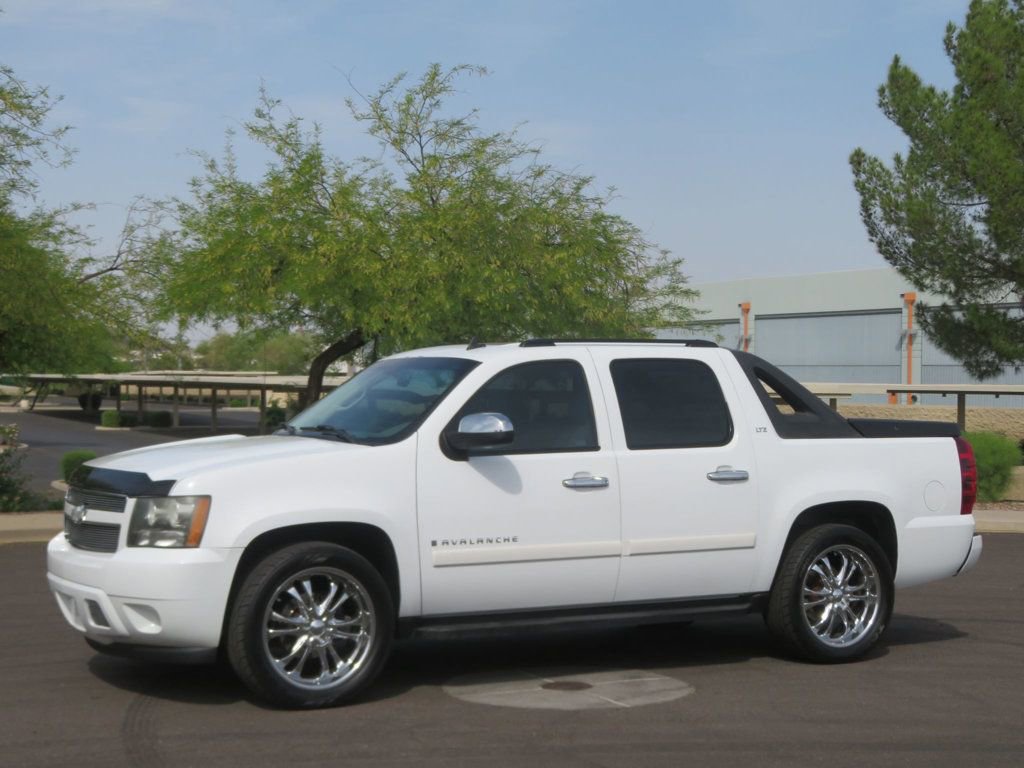 Used 2008 Chevrolet Avalanche LTZ w/ LTZ Preferred Equipment Group image 1