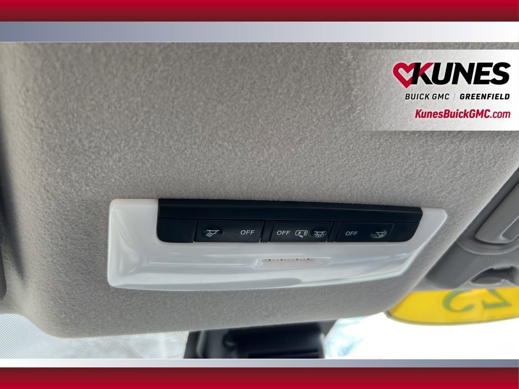 Used 2025 Nissan Versa SV image 34