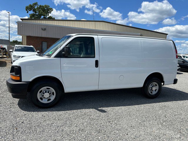 Used 2017 Chevrolet Express 2500 RWD image 1