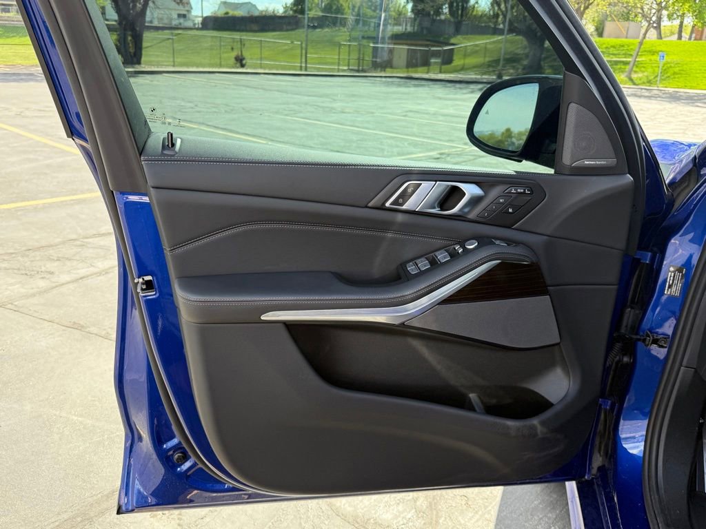 Used 2024 BMW X7 M60i image 9