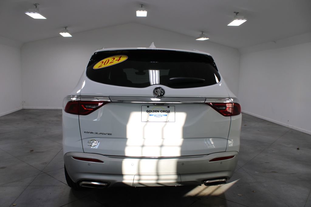 Used 2024 Buick Enclave Essence w/ Technology Package image 8