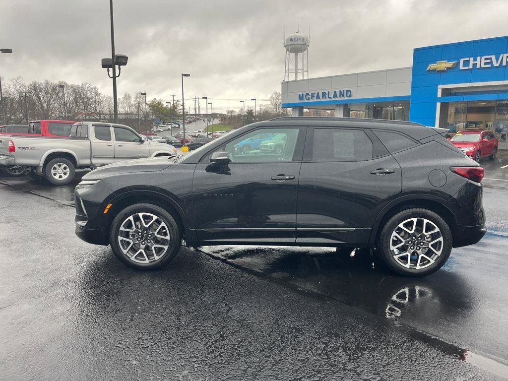 Used 2025 Chevrolet Blazer RS FWD image 2