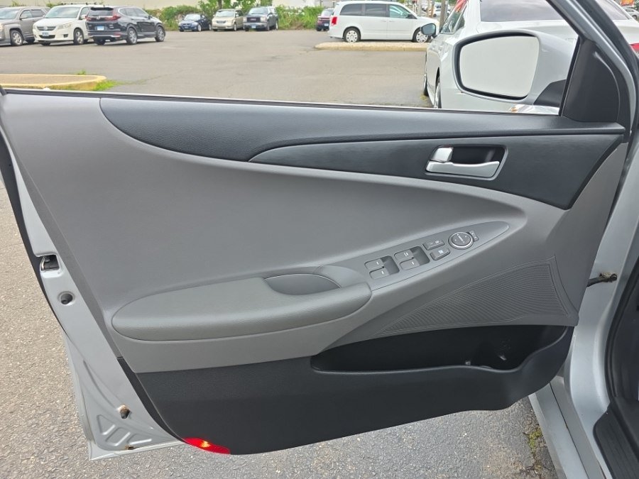 Used 2011 Hyundai Sonata GLS FWD image 12