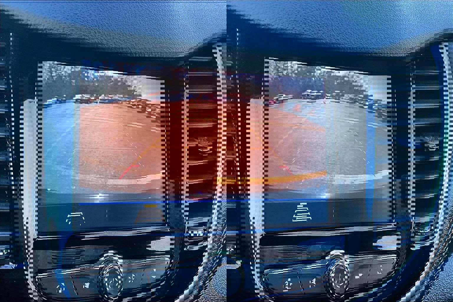 Used 2022 Chevrolet Trax LT w/ LT Convenience Package image 9