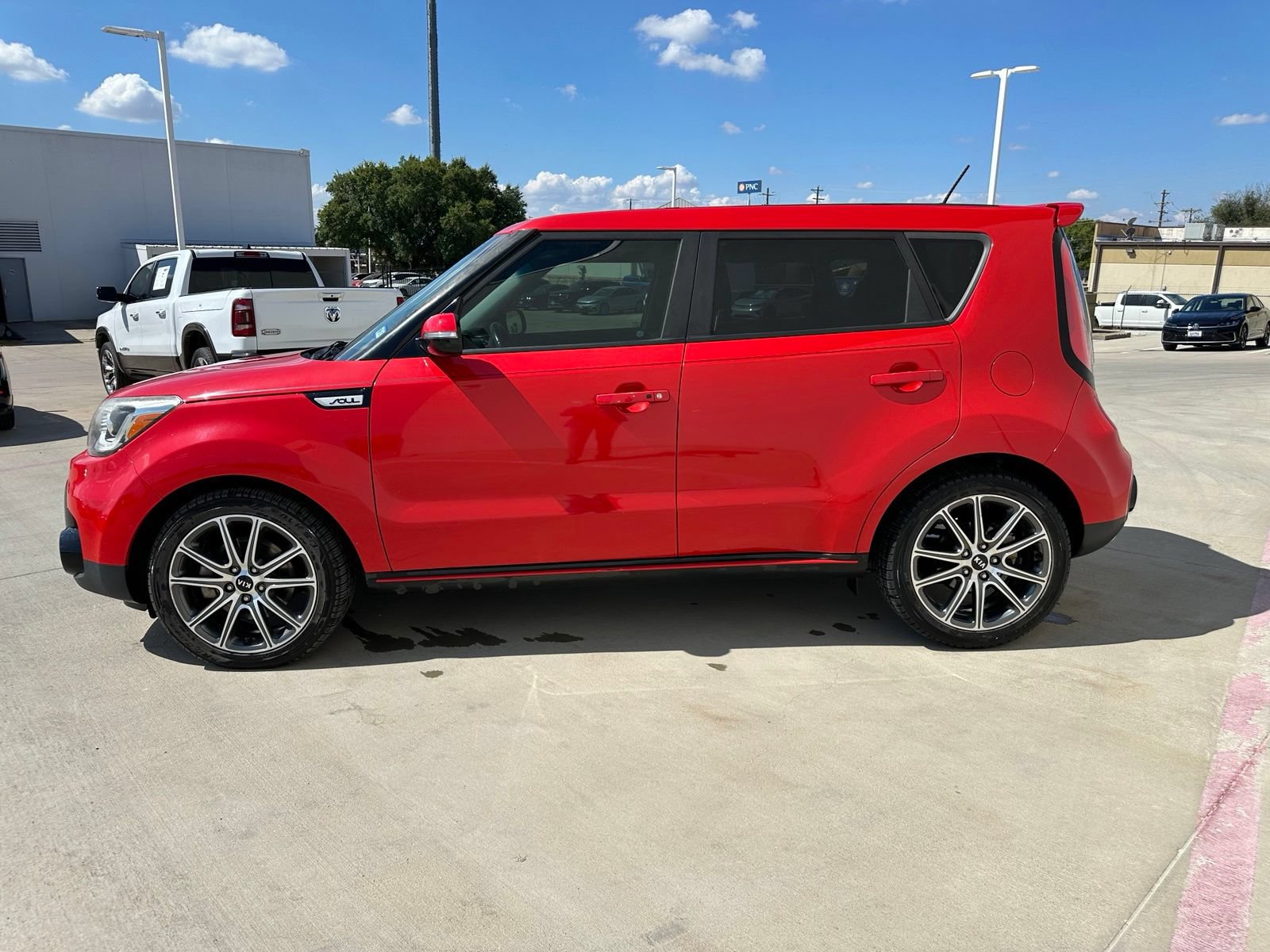 Used 2017 Kia Soul ! w/ Tech Package FWD image 4