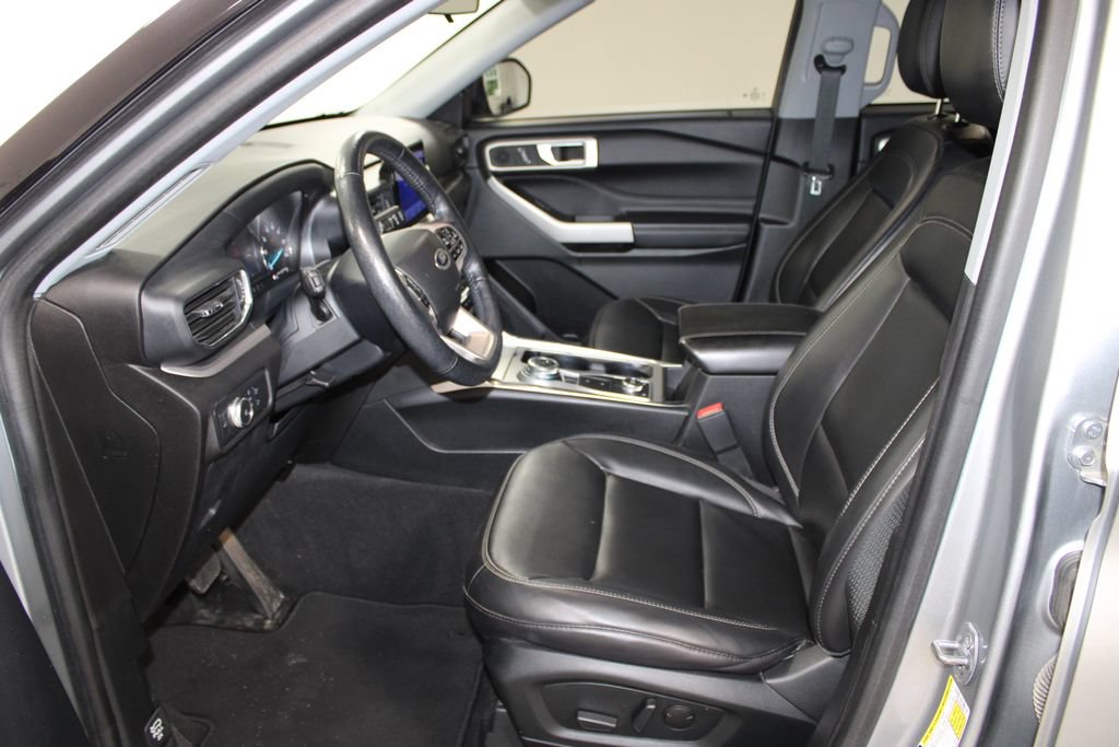 Used 2022 Ford Explorer XLT w/ Equipment Group 202A AWD/4WD image 21