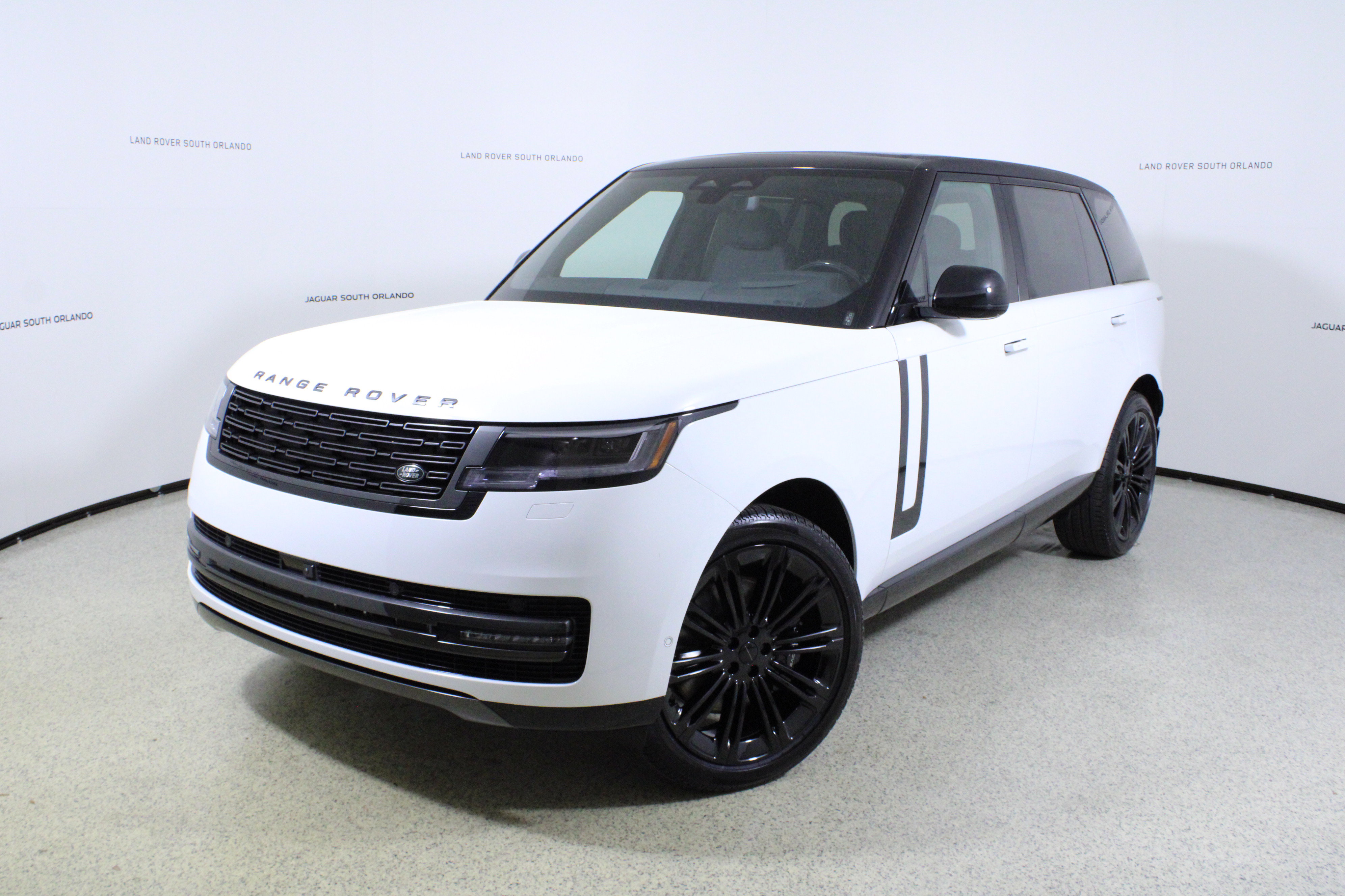 New 2026 Land Rover Range Rover Long Wheelbase SE image 1