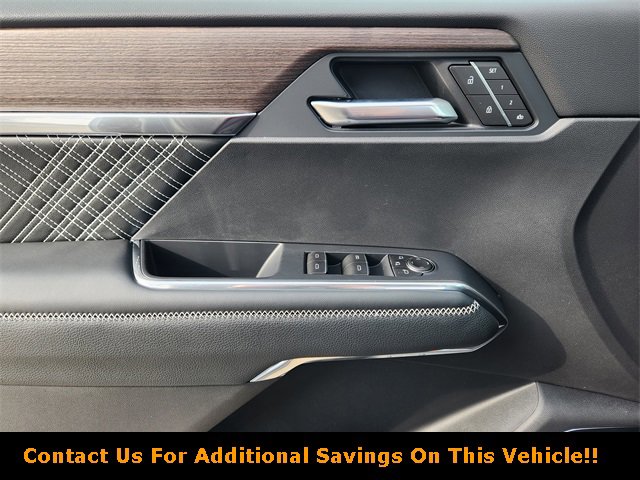 New 2026 GMC Acadia Denali w/ Super Cruise Package image 17