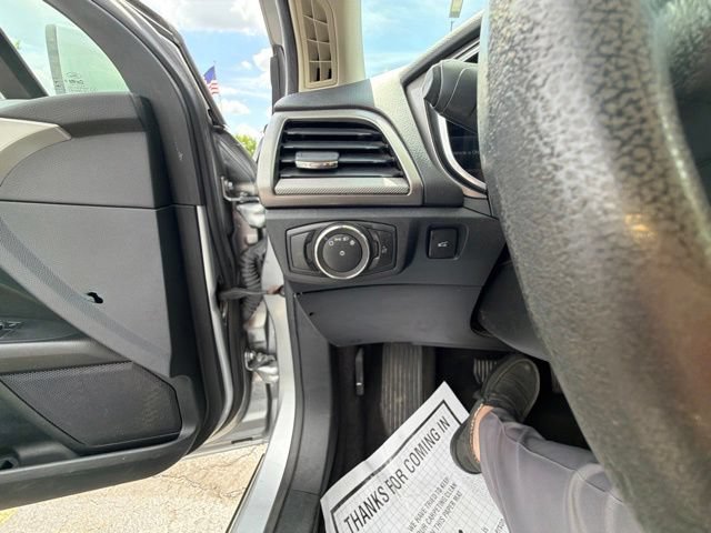 Used 2020 Ford Fusion SE FWD image 21
