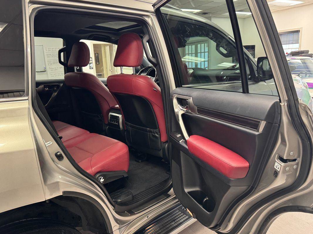 Used 2022 Lexus GX 460 Premium w/ Premium Package image 19