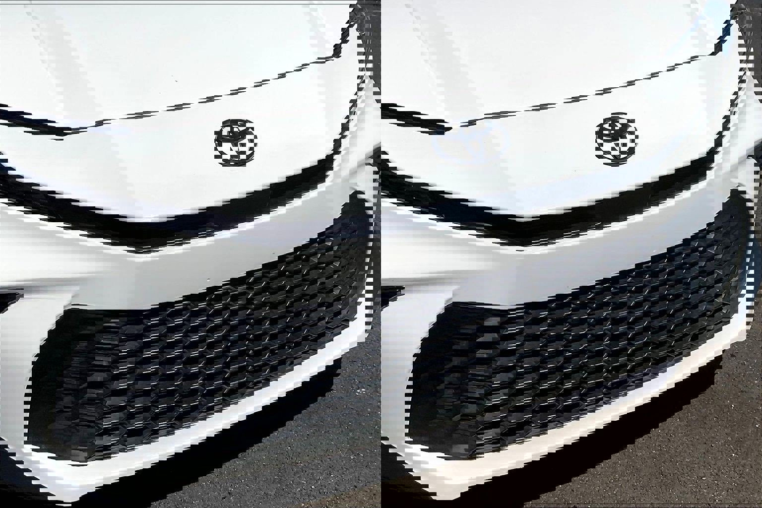 Used 2025 Toyota Camry SE w/ Convenience Package FWD image 32