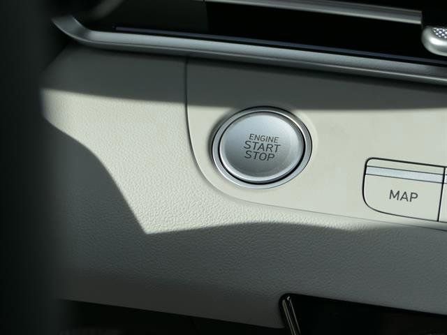 New 2025 Hyundai Elantra Limited image 16