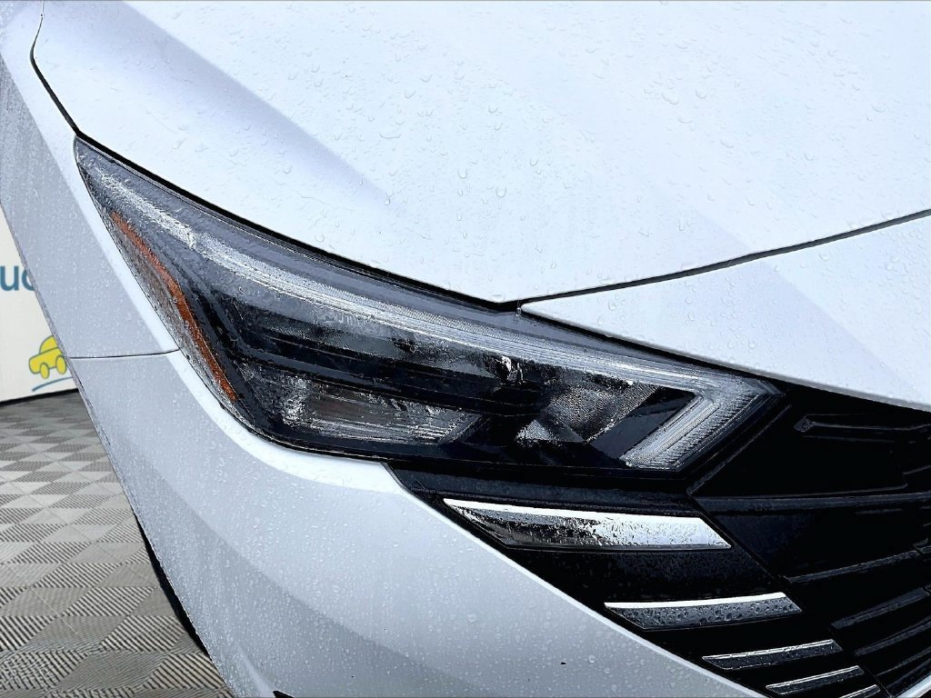 Used 2025 Nissan Versa SV FWD image 32