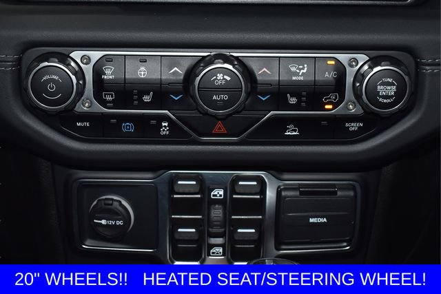 Used 2025 Jeep Wrangler Unlimited Sahara AWD/4WD image 29