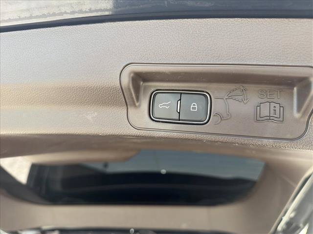 Used 2023 Ford Explorer King Ranch w/ Technology Package RWD image 27