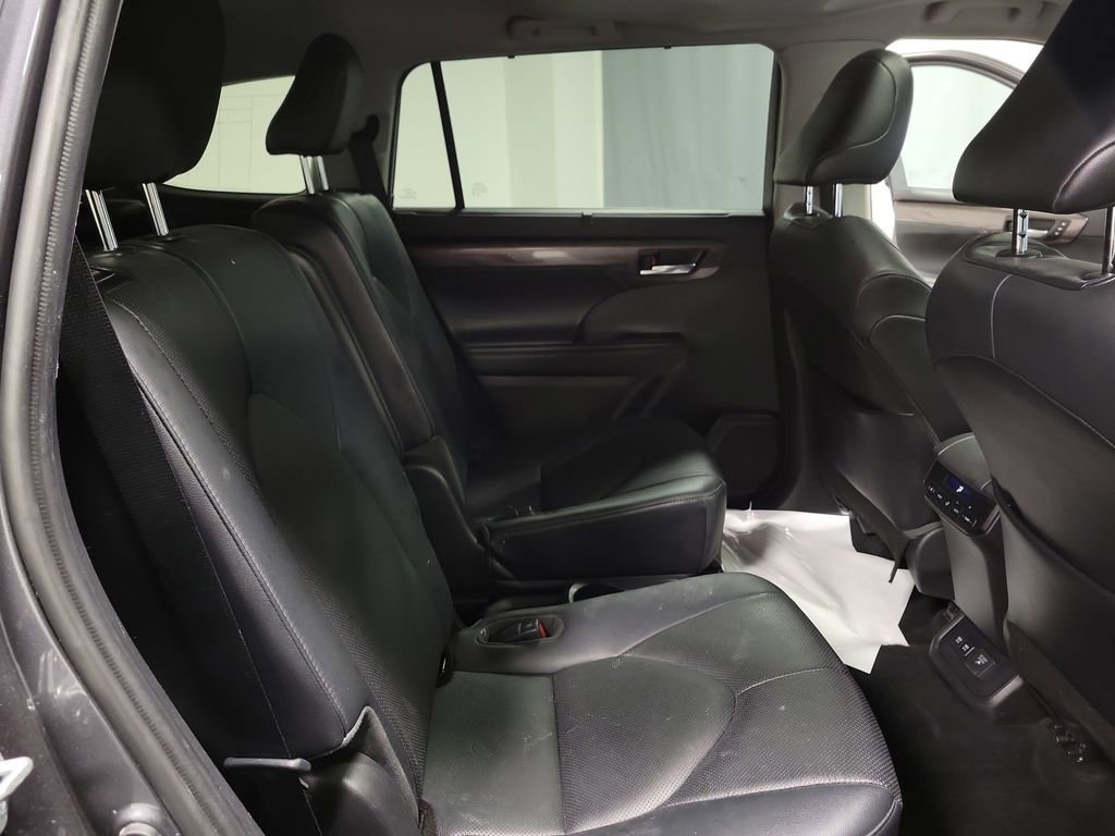 Used 2021 Toyota Highlander Limited AWD/4WD image 23