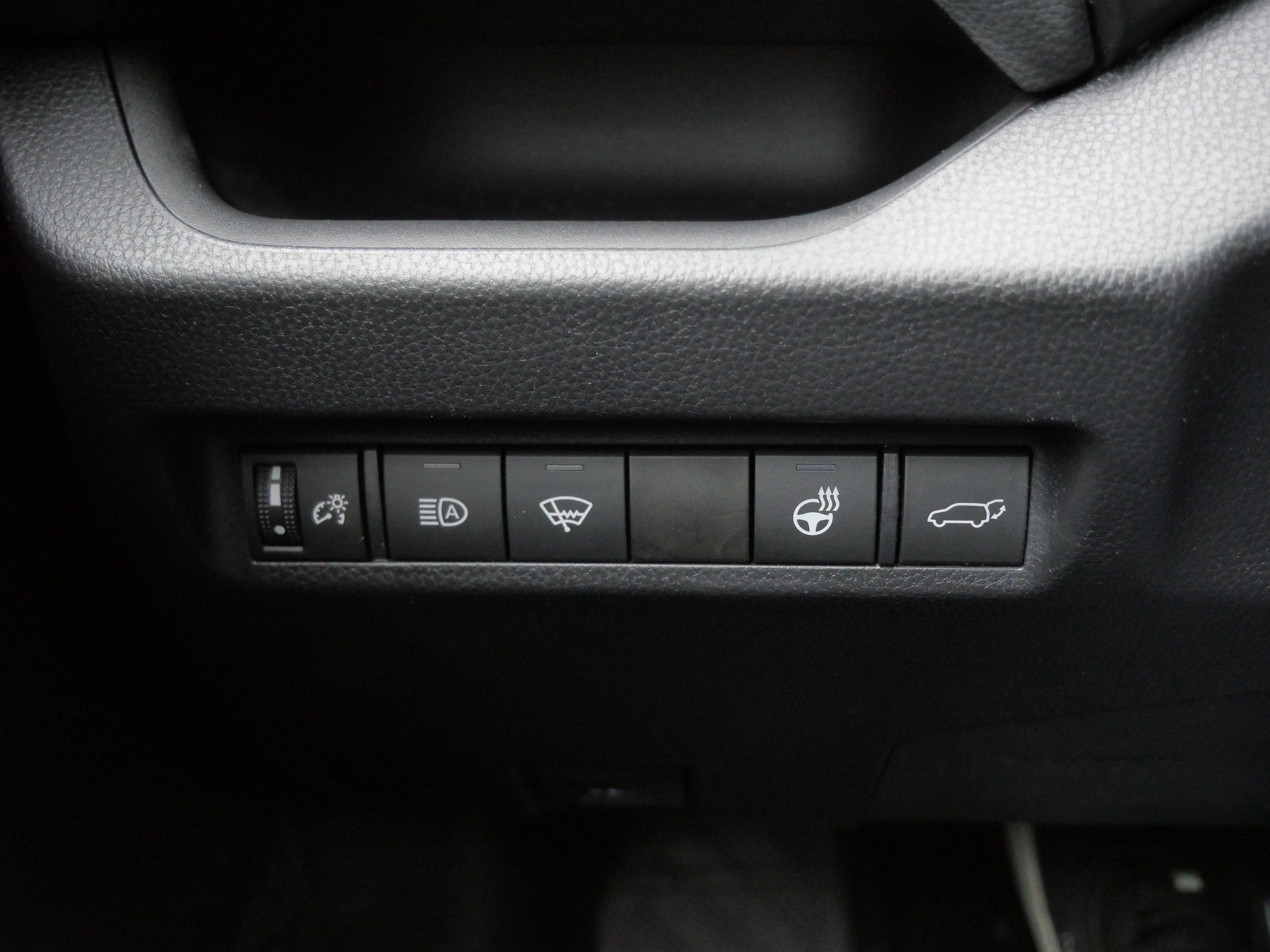 Certified 2022 Toyota RAV4 XLE w/ Convenience Package image 27