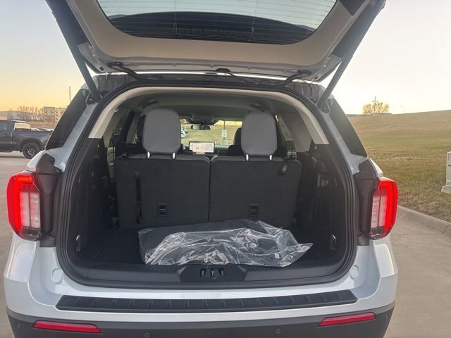 New 2026 Ford Explorer Active w/ Active Comfort Package image 16