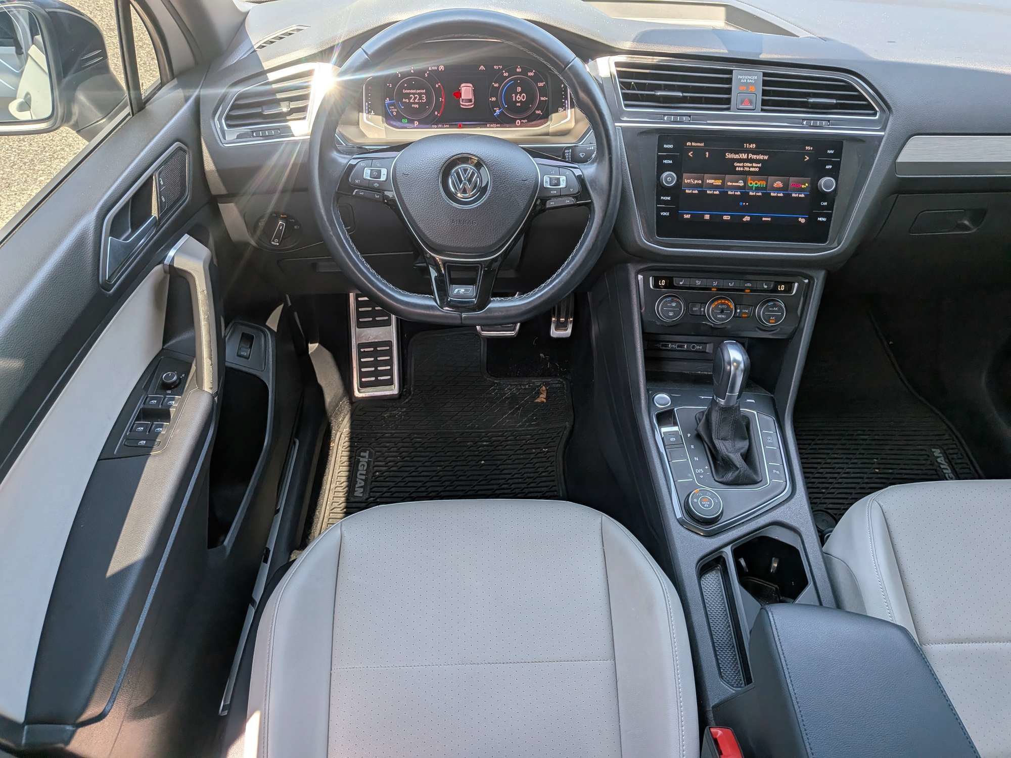 Used 2019 Volkswagen Tiguan SEL R-Line AWD/4WD image 17