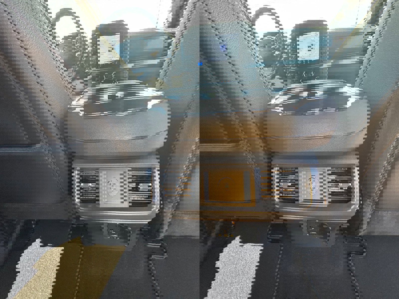 New 2025 Ford F150 Lariat w/ Equipment Group 501A Mid image 39