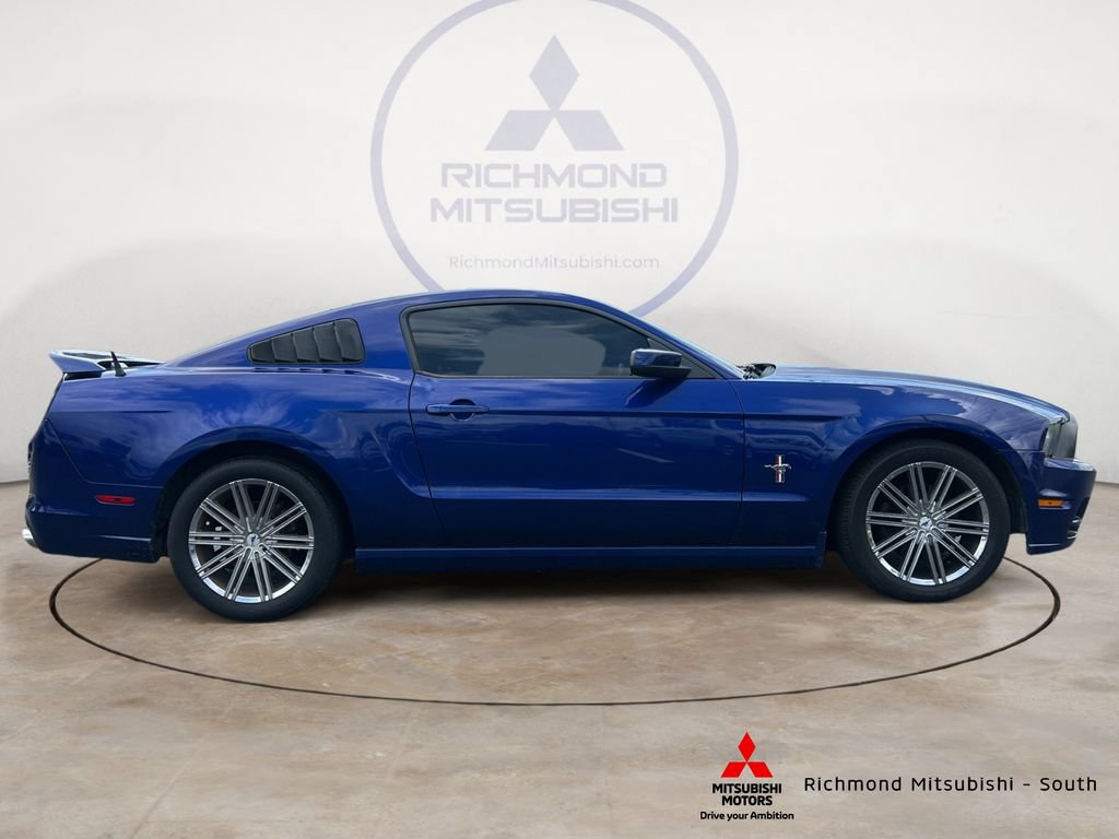 Used 2013 Ford Mustang Coupe RWD image 2