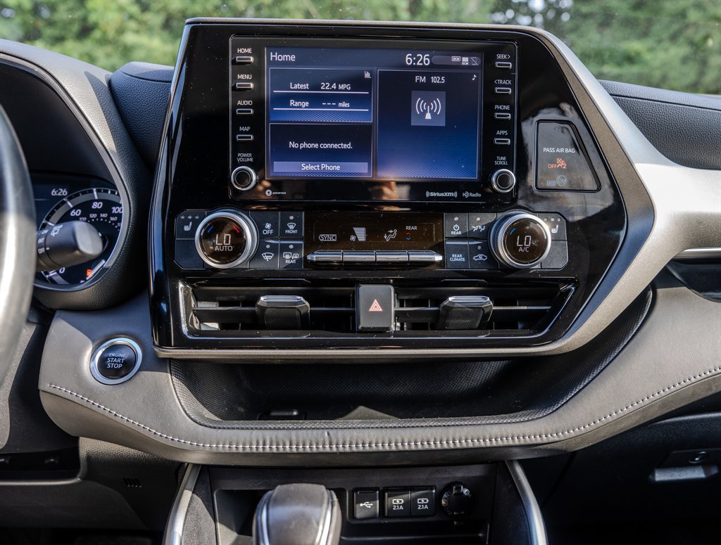Used 2020 Toyota Highlander XLE FWD image 20