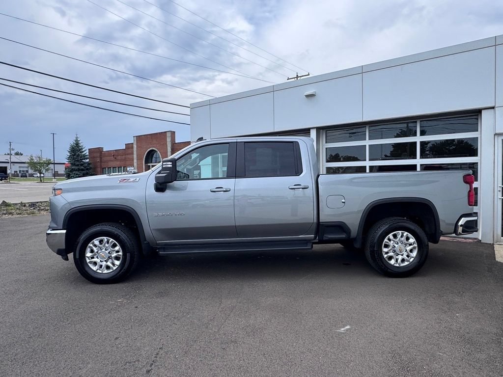 Used 2024 Chevrolet Silverado 3500 LT w/ Safety Package AWD/4WD image 2