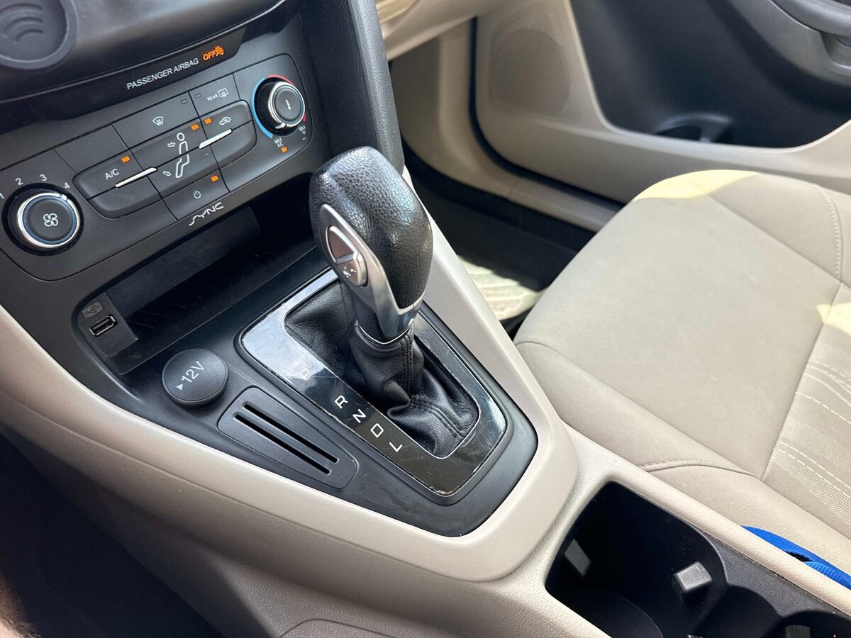 Used 2018 Ford Focus SE FWD image 25