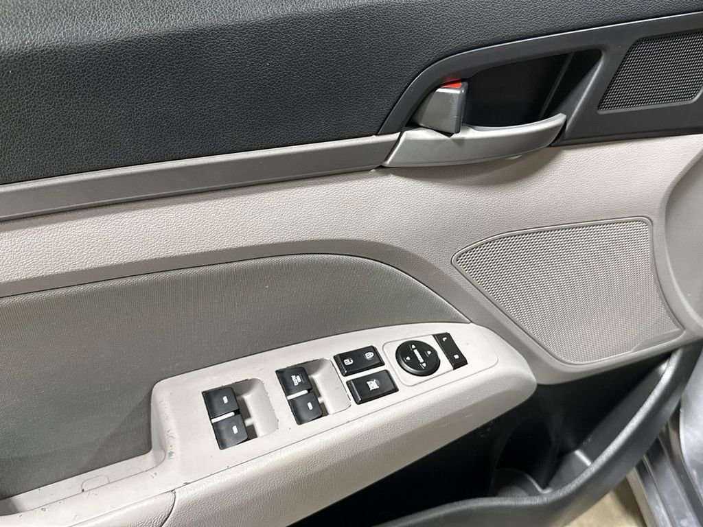 Used 2018 Hyundai Elantra Value Edition w/ Winter Weather Package image 21