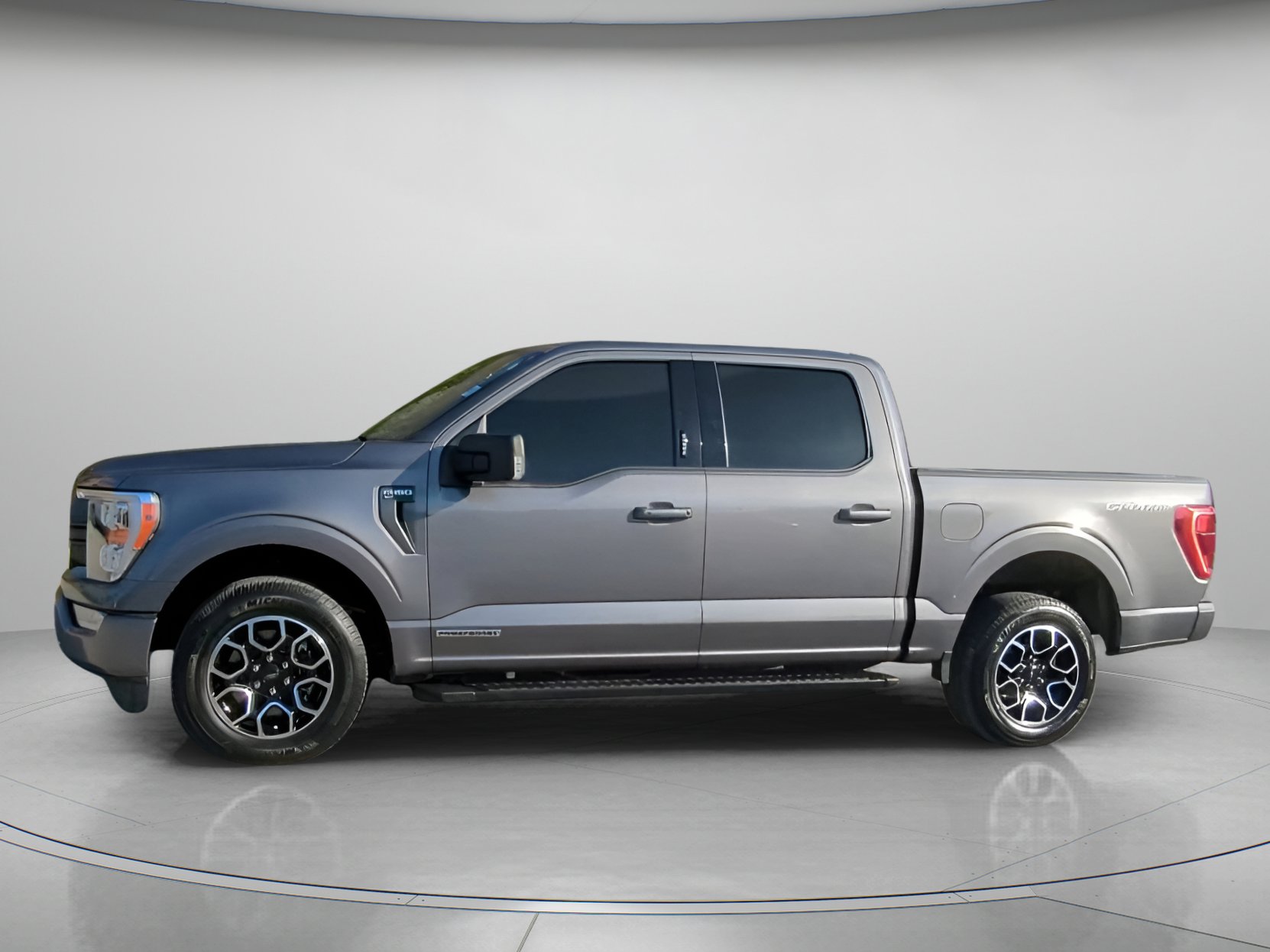 Certified 2021 Ford F150 XLT w/ Equipment Group 302A High image 14