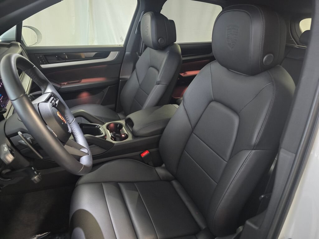 Certified 2025 Porsche Cayenne S AWD/4WD image 5