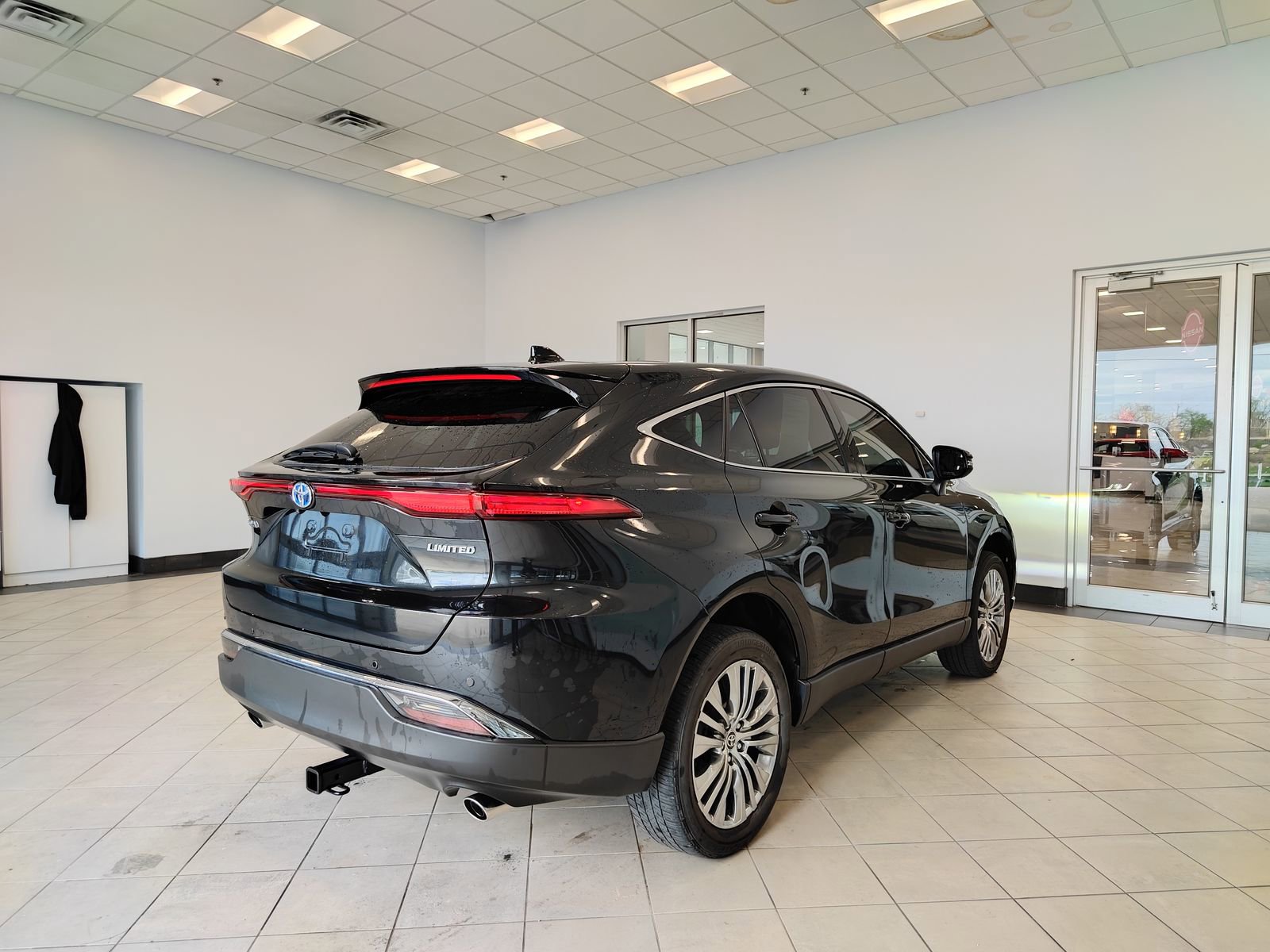 Used 2024 Toyota Venza Limited image 3