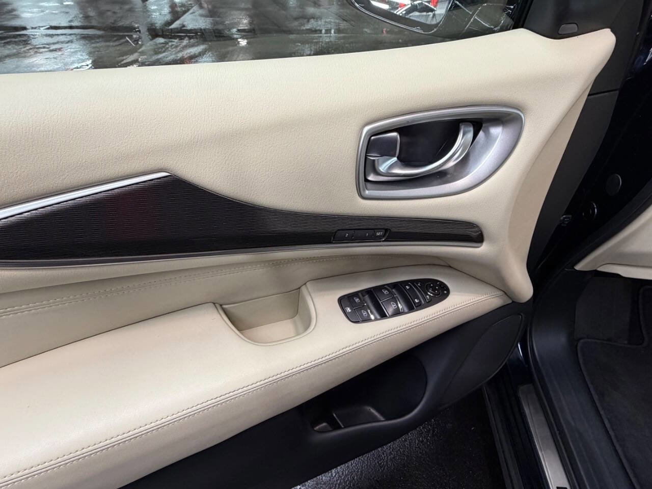 Used 2019 INFINITI QX60 Luxe w/ Essential Package image 11