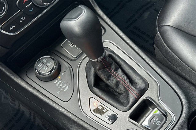 Used 2019 Jeep Cherokee Trailhawk image 24