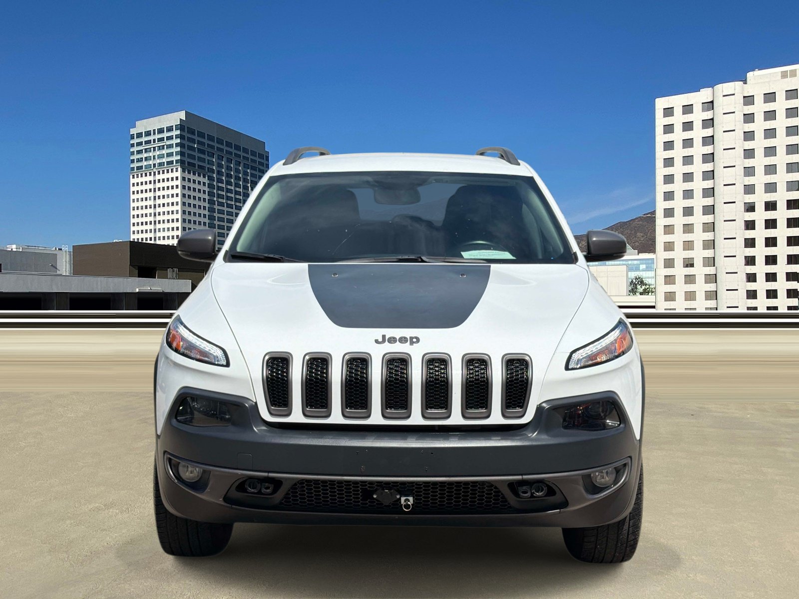 Used 2018 Jeep Cherokee Trailhawk AWD/4WD image 2