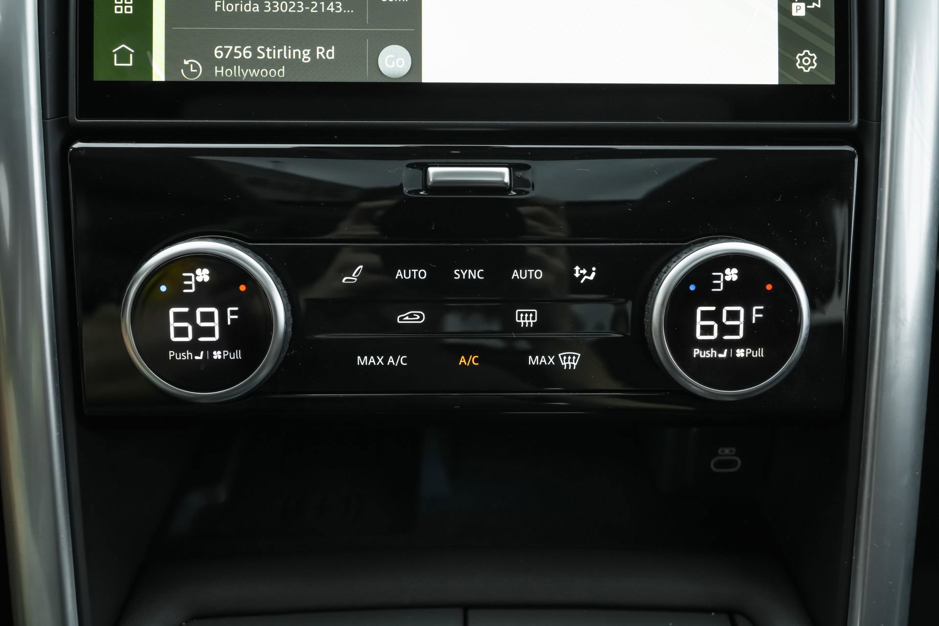 Used 2024 Land Rover Discovery S image 15