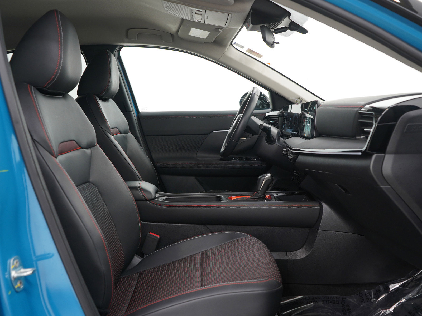 Used 2025 Nissan Kicks SR image 12